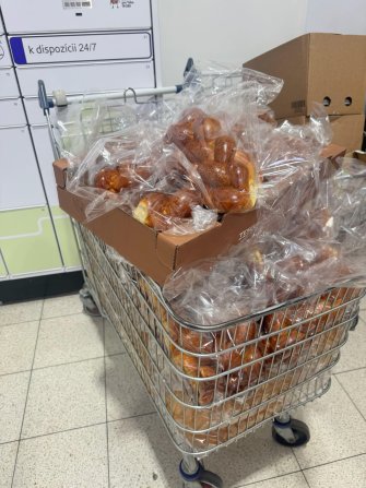 potravinove-baliky-a-skolske-pomocky-pre-rodiny-s-detmi-ktore-to-potrebuju-najviac-20250904-3.jpg